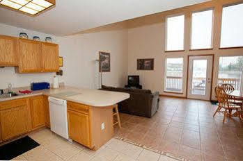Отель The Bays Edge Bay View Экстерьер фото